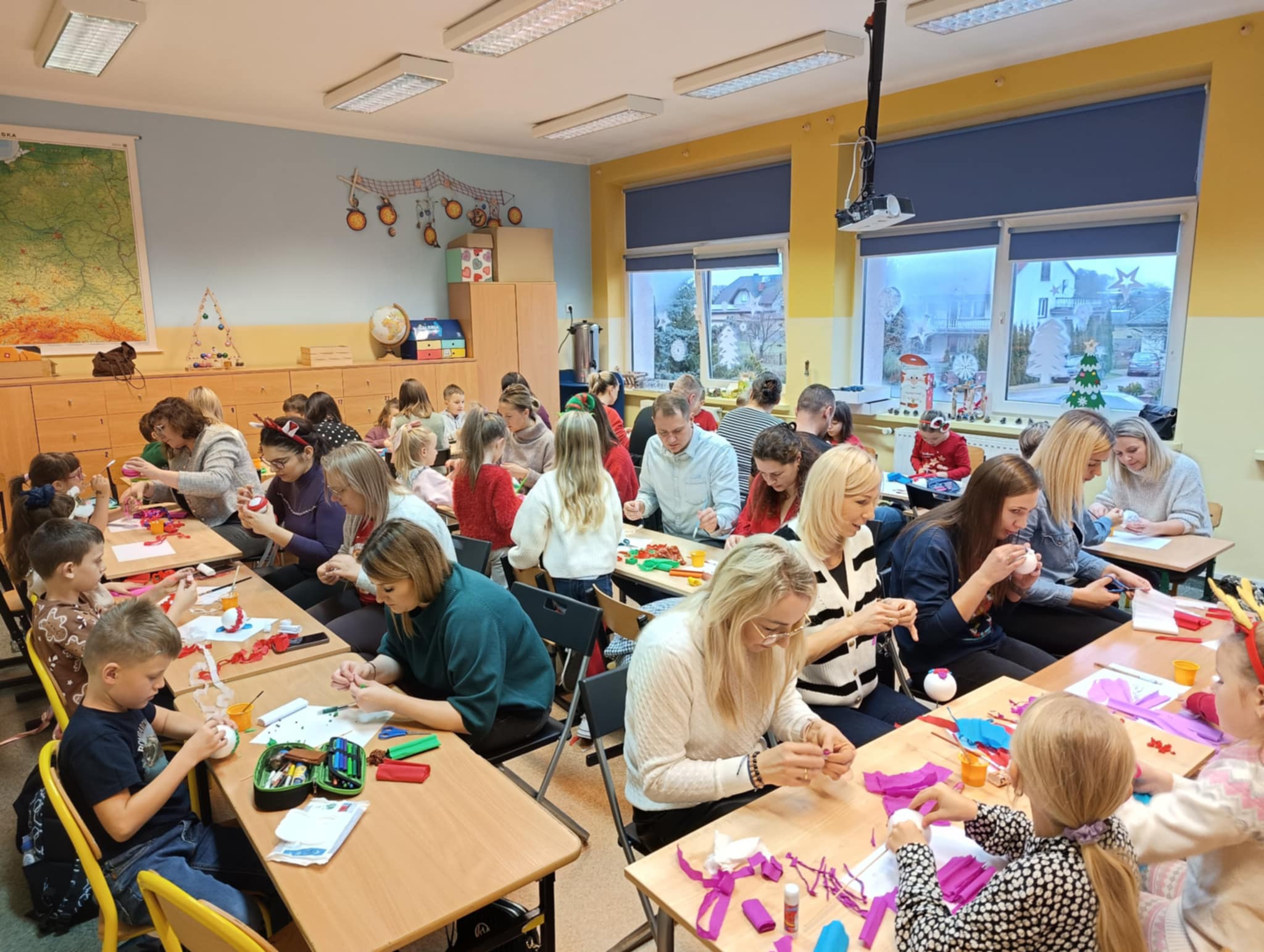 WARSZTATY ŚWIĄTECZNE W KLASACH I