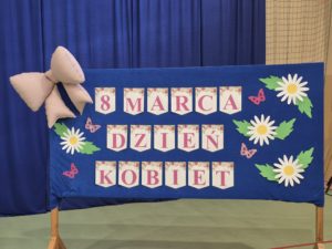 UROCZYSTY APEL Z OKAZJI DNIA KOBIET