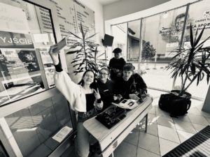 Młodzież kontra dorośli